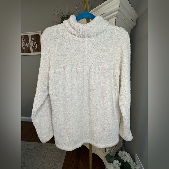 Thread and Supply Cozy Cream Half-Zip Pullover - Medium - Preloved - Picture 2 of 10
